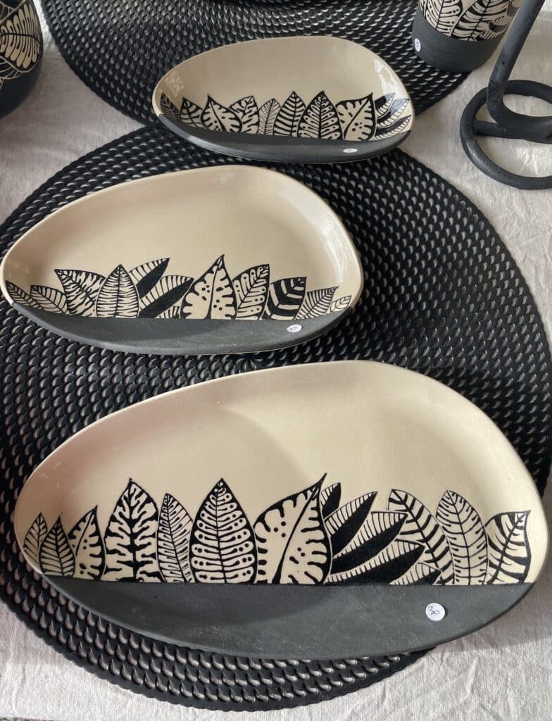Plat décor feuille (grande)